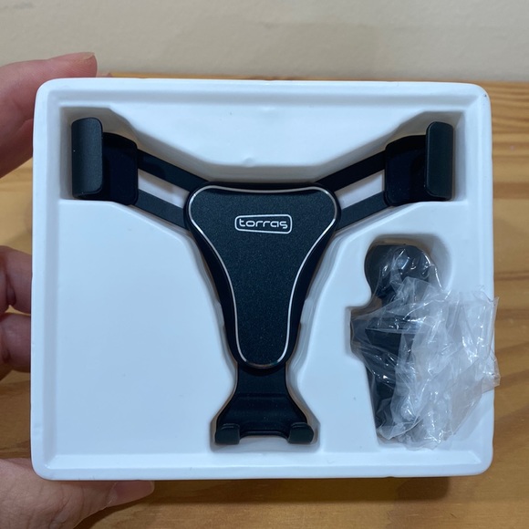 2/$20 TORRAS WINGS SERIES GRAVITY CAR MOUNT - Picture 2 of 10